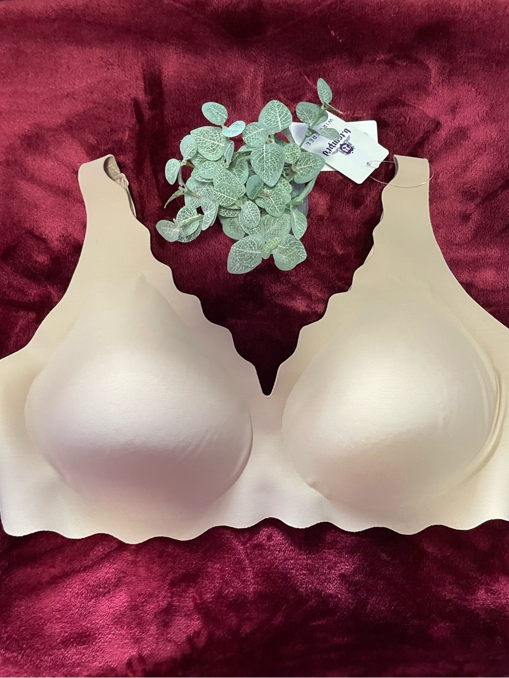 NWT- b.tempted by Wacoal wire free bra